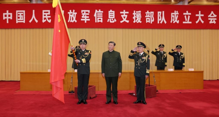 Xi Jinping verleiht Informationsunterstützungstruppen Militärfahne