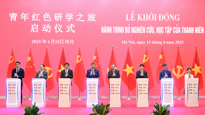 Xi Jinping und vietnamesische Spitzenpolitiker treffen Vertreter von chinesisch-vietnamesischem Freundschaftsfest  