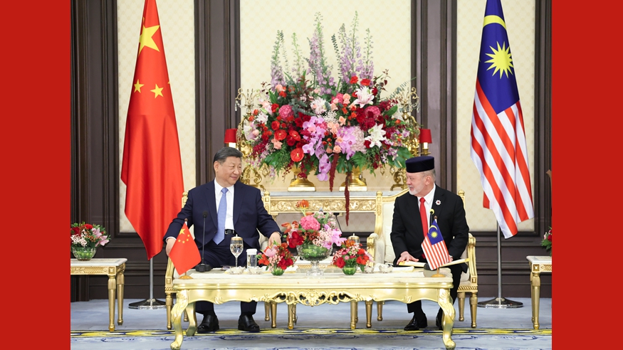 Xi Jinping trifft malaysischen König