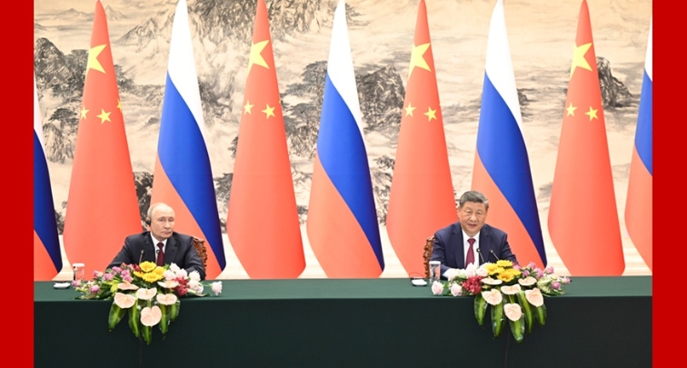 Xi Jinping und Wladimir Putin stellen sich der Presse