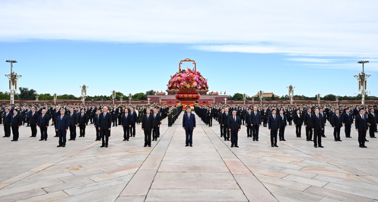 Staatspräsident Xi Jinping würdigt Nationalhelden am Tag der Märtyrer